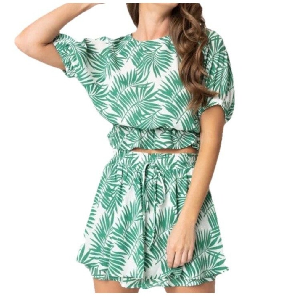Allie Rose Palm Print Two Piece Set Green White Crop Top flowy Skort Womenโs L